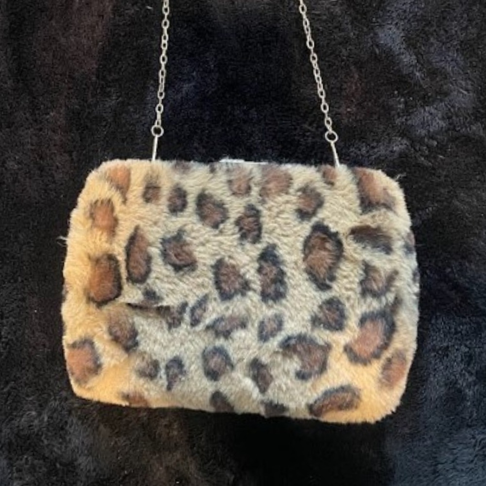 90’s Fluffy Cheetah Print Chain Clutch Purse